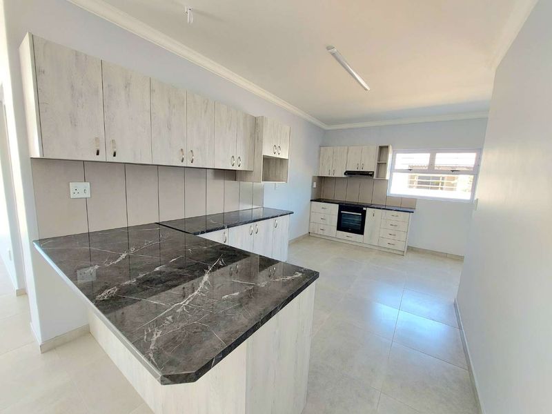 Brand new 3 Bedroom home wih 3 Garages - Photo 7