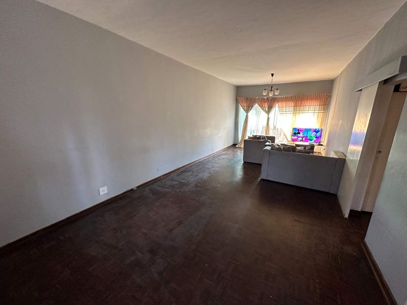 COZY GROUND FLOOR APARTMENT IN SECURE COMPLEX - Photo 5