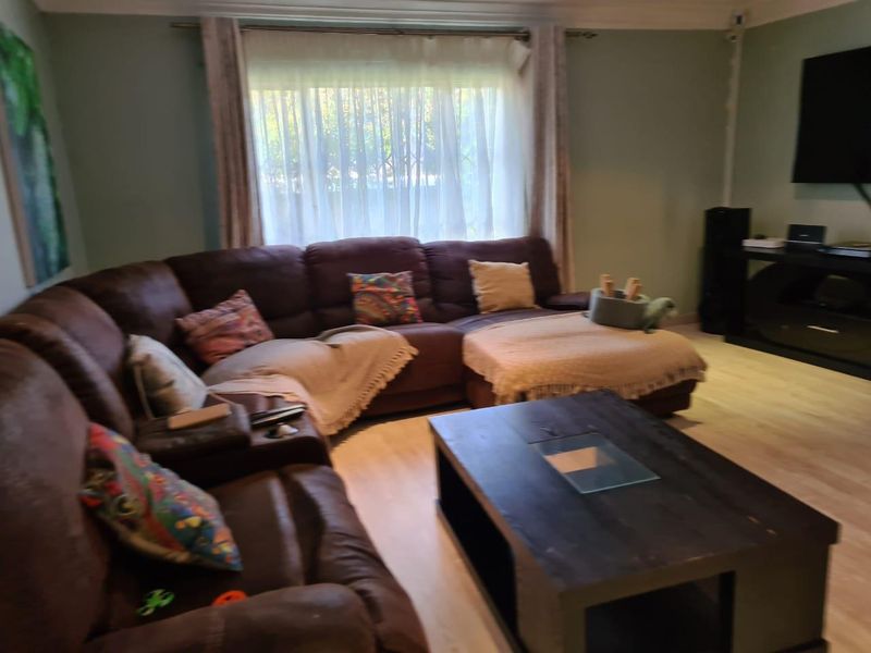 4-Bed Family Home with Solar & Cottage - Photo 7