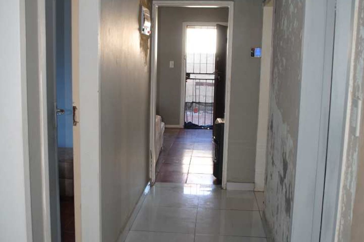 Cozy, Charming 3-bedroom house to be your home in well sought after area (Midvaal) - Photo 4