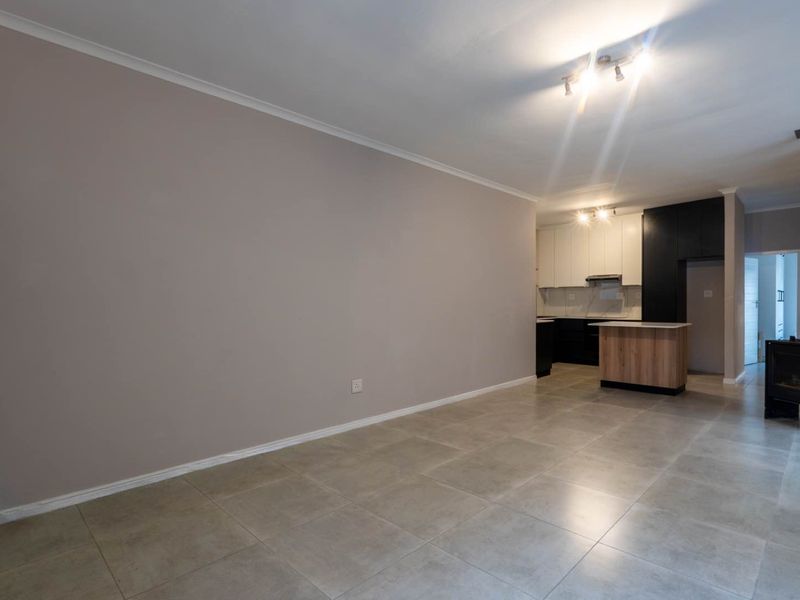2 Bedroom Townhouse - Photo 2
