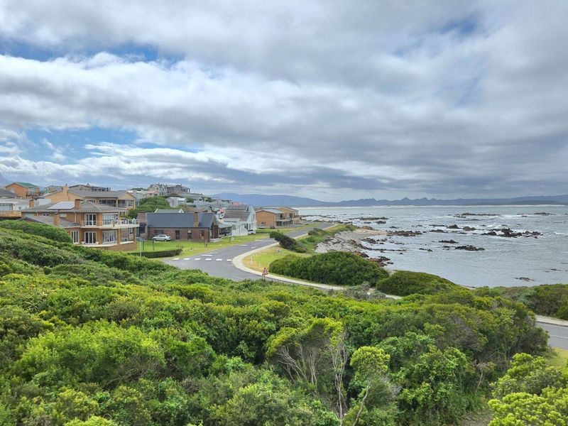 Modern Living and Family Bonding: Your Dream Home in Franskraal - Photo 4