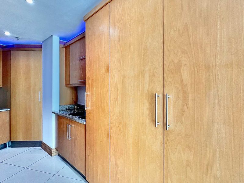 3 BEDROOM I 3.5 BATHROOM APARTMENT - Photo 6