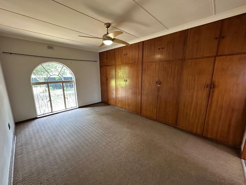 4 BEDROOM FAMILY HOME WITH BACHELOR FLAT - Photo 5