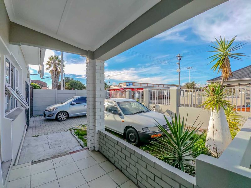 Fully Tenanted Investment Property | 8 Bedrooms | ±R40,000 p/m Rental Income | Prime Location - Photo 6