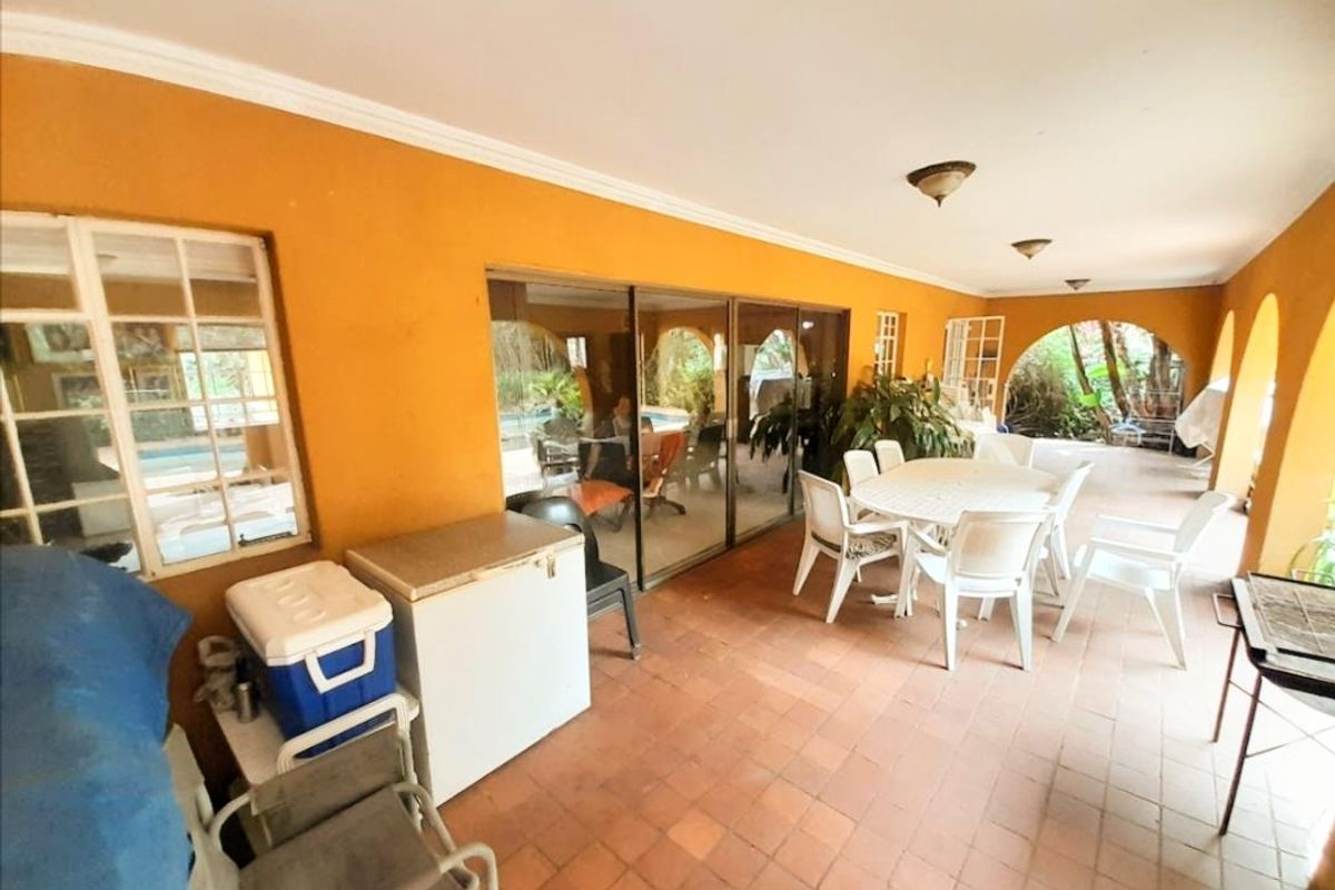 "An ideal residence is characterized by a generous expanse of land" - Photo 5