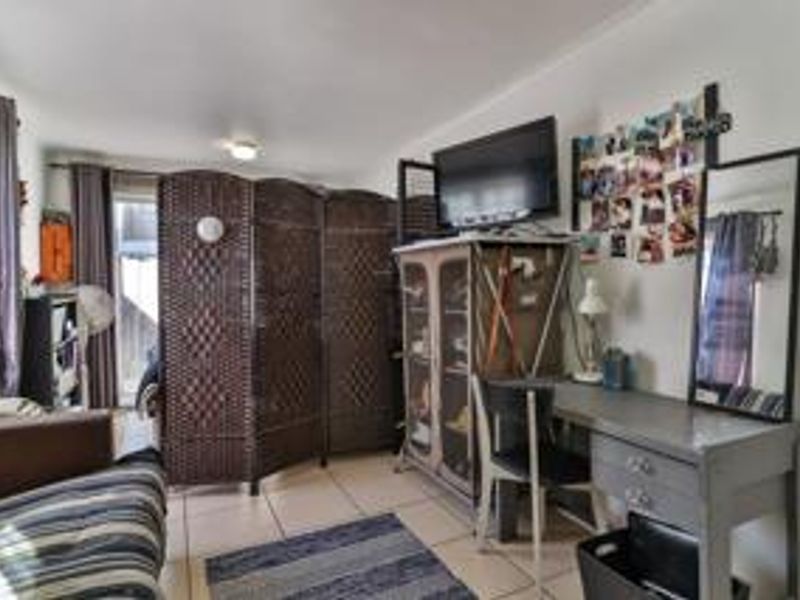 Beautiful 1 Bedroom Apartment for Sale in Secure Complex - Photo 10