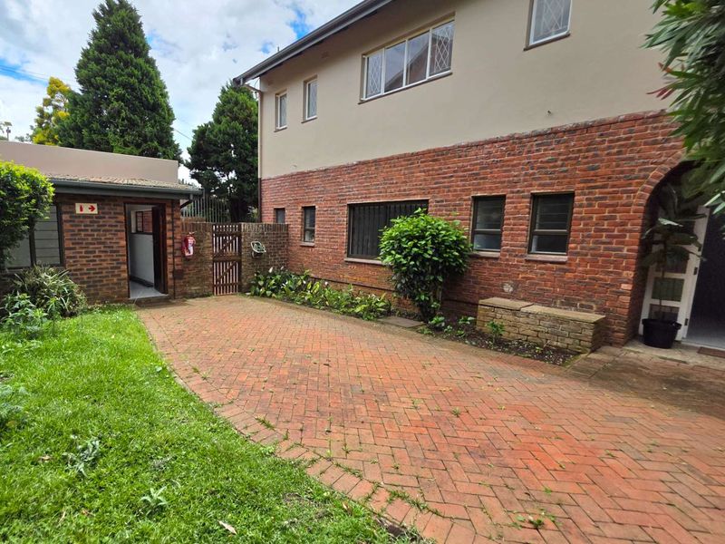 Modern Single-Level Townhouse For Sale in Gillitts! - Photo 3