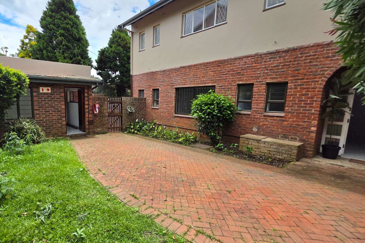 Modern Single-Level Townhouse For Sale in Gillitts! - Photo 3