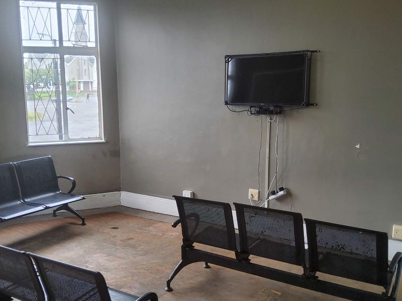 Stunning Investment Opportunity: Spacious Block of Flats in Prime Location - Photo 5