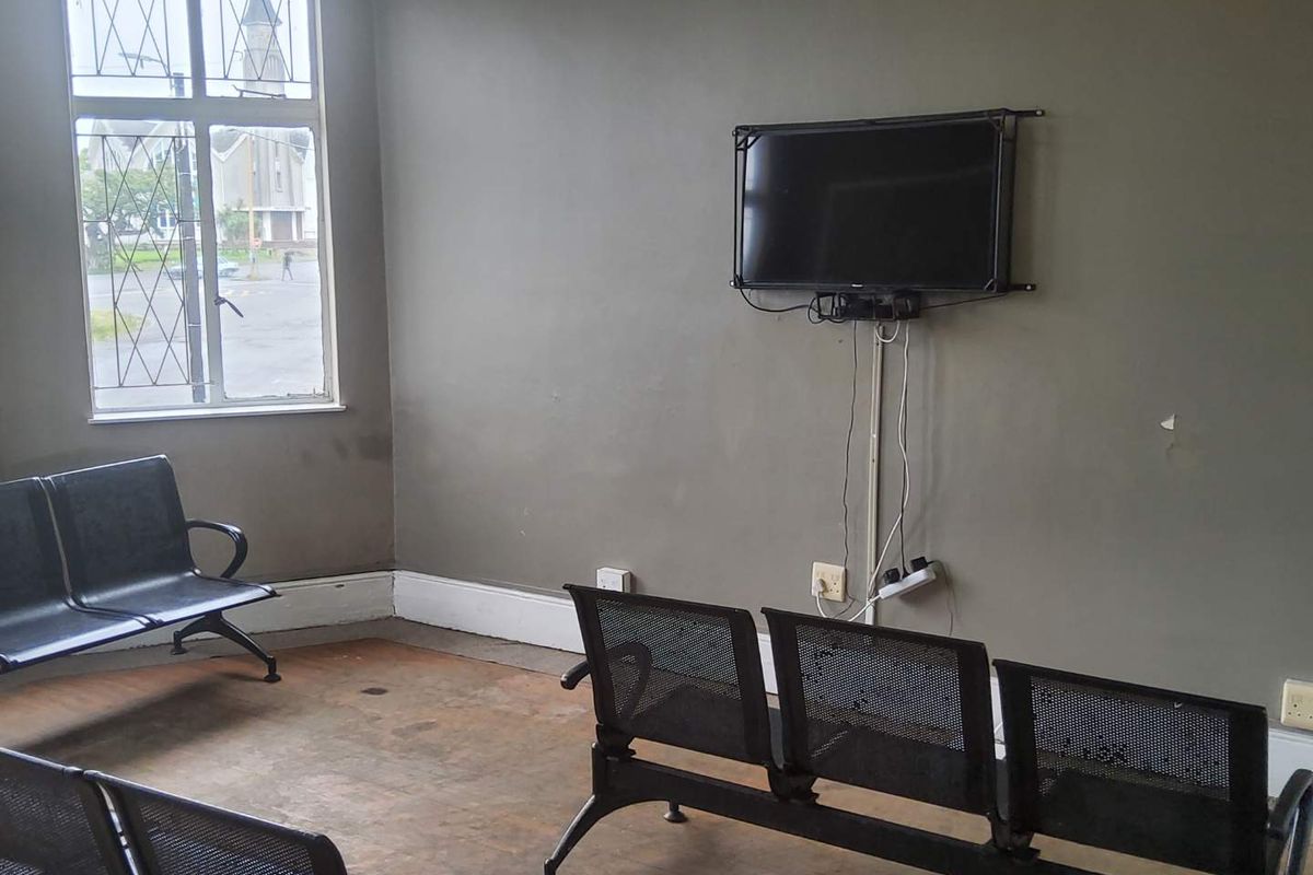 Stunning Investment Opportunity: Spacious Block of Flats in Prime Location - Photo 5