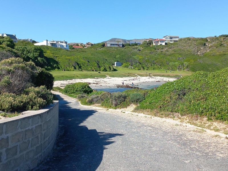 CLOSE TO THE SEA - Photo 3