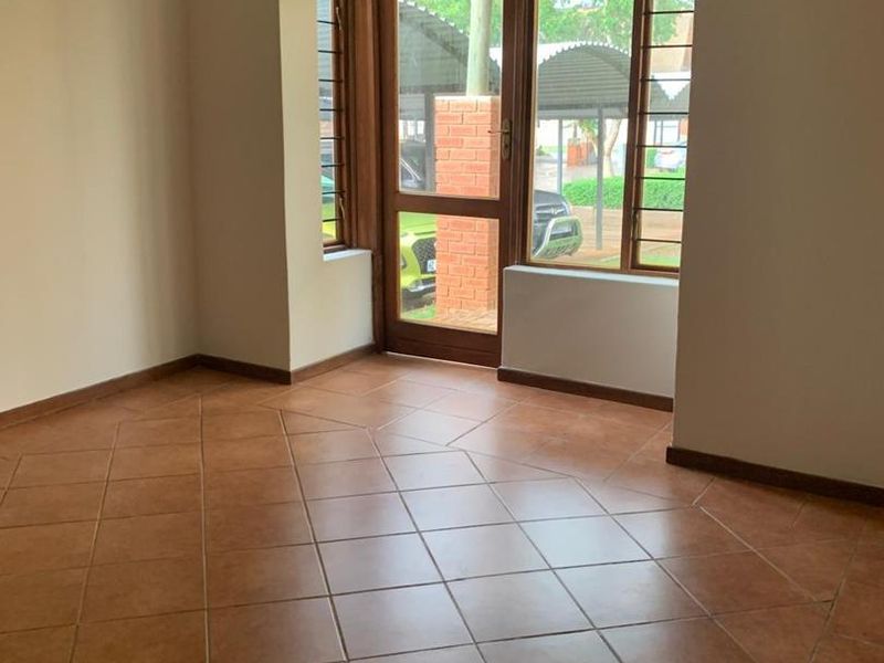 **Charming 2-Bedroom Apartment for Sale in 21 Zambezi Estates** - Photo 5