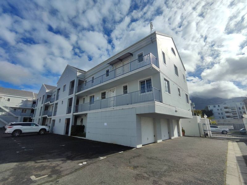 Renovated 2 bedroomed apartment in Claremont Upper - Photo 2