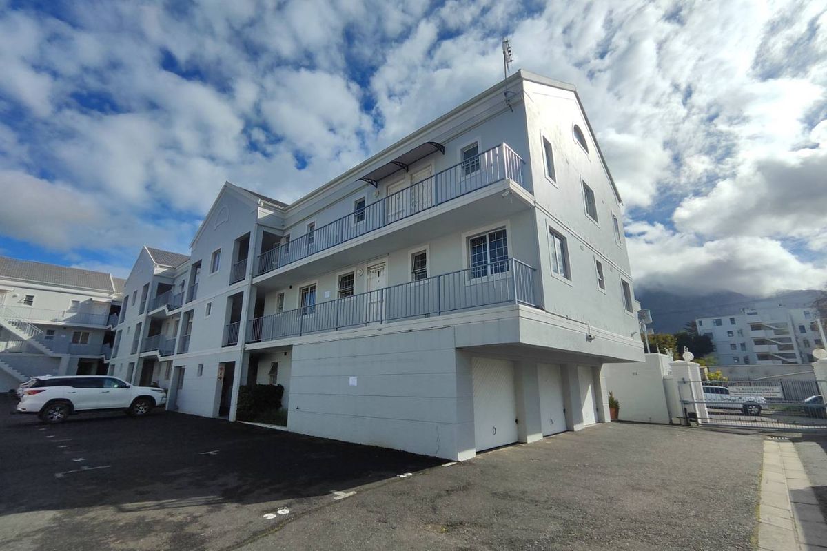 Renovated 2 bedroomed apartment in Claremont Upper - Photo 2