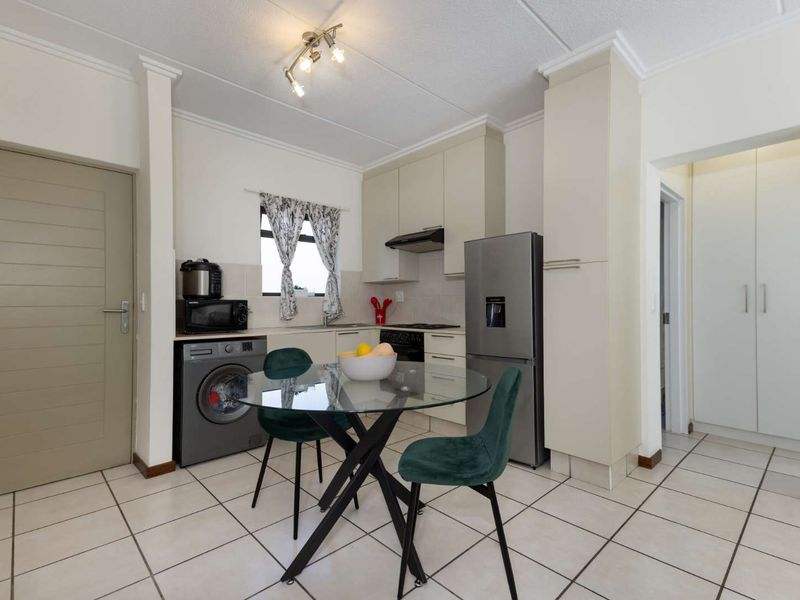 A WELL- POSITIONED MIDDLE FLOOR UNIT IN SOUGHT AFTER TEQUILA SUNRISE - Photo 4