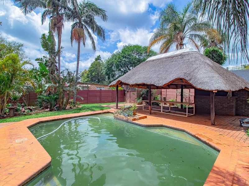 Large Family Home with Exceptional Amenities in Doornpoort - Photo 8