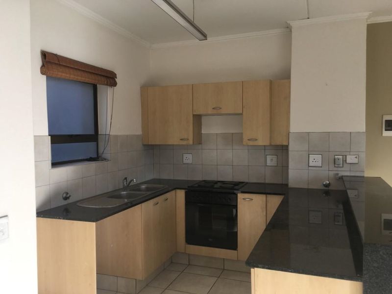 2 BEDROOM PENTHOUSE APARTMENT FOR SALE IN SUNNINGHILL. - Photo 5