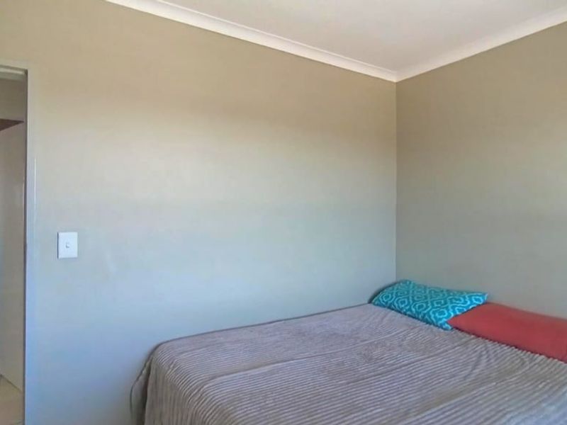 Charming 2-Bedroom Apartment - Photo 8