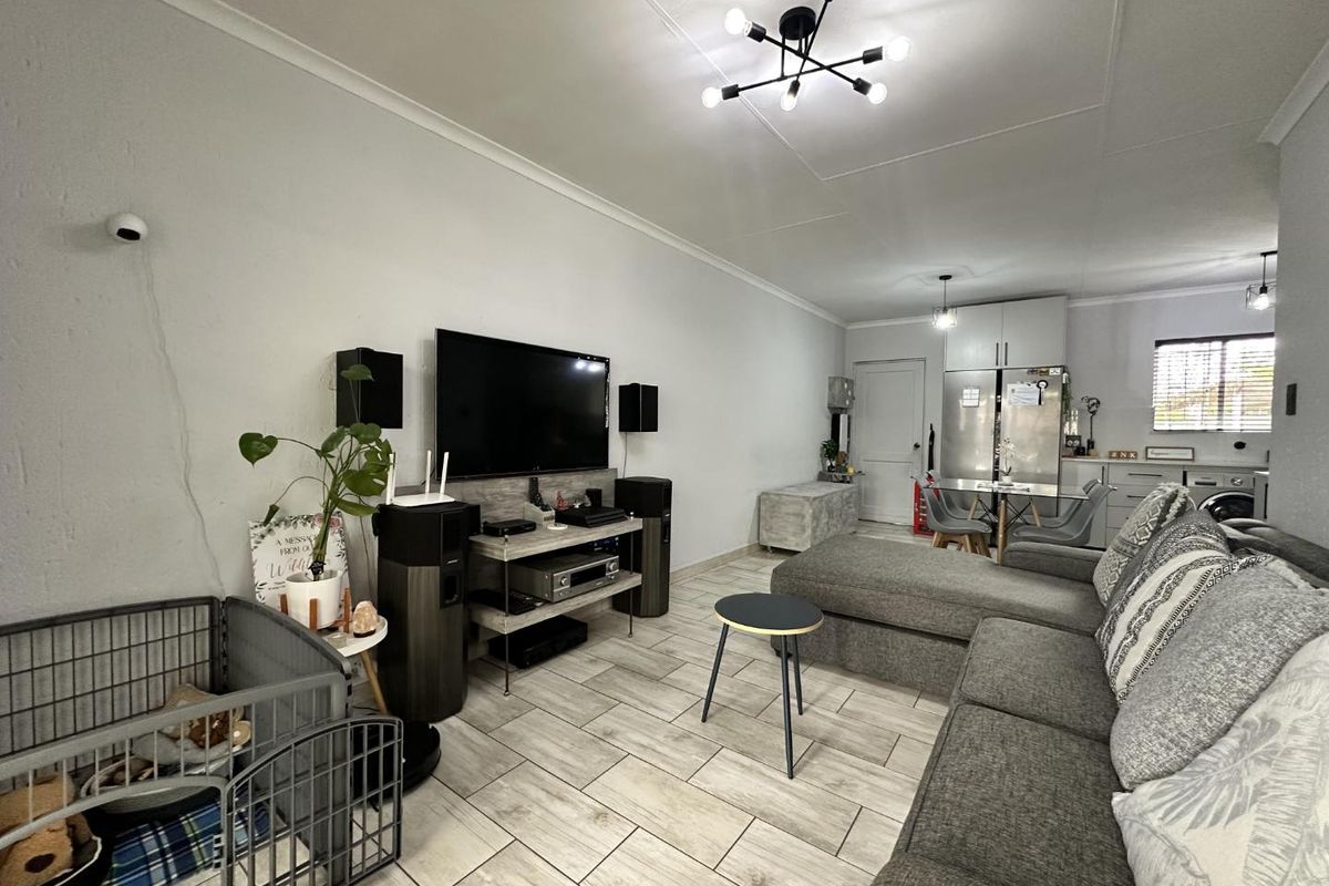 Extremely Well Priced 2 Bedroom Newly Renovated Home In Greenstone Hill For Sale - Photo 4