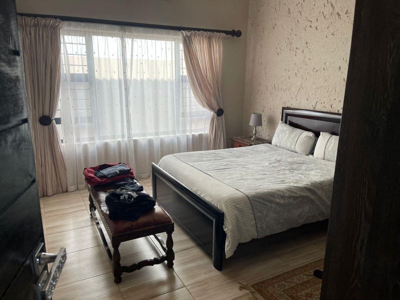 BREATH AWAY 3 BEDROOM HOME FOR SALE - MEERSIG, WALVISBAY - Photo 8