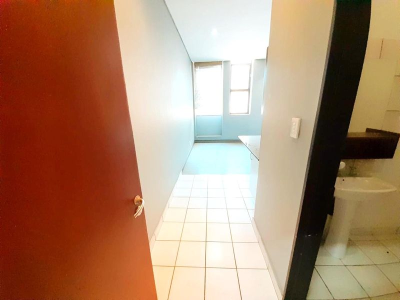 A suitable bachelor pad opposite Witwatersrand! - Photo 5