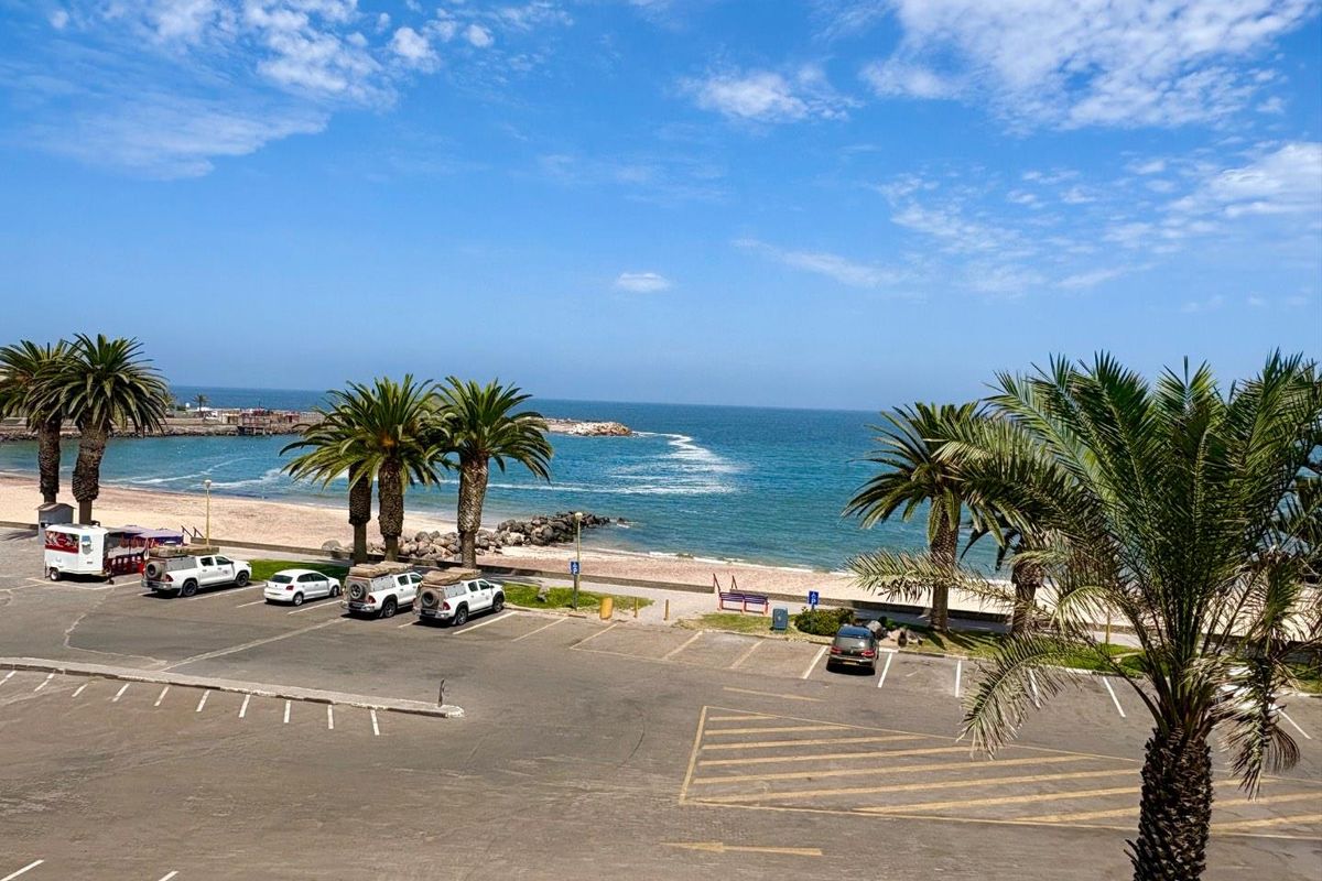3 Bedrooms Apartment To Rent in Swakopmund - Photo 3