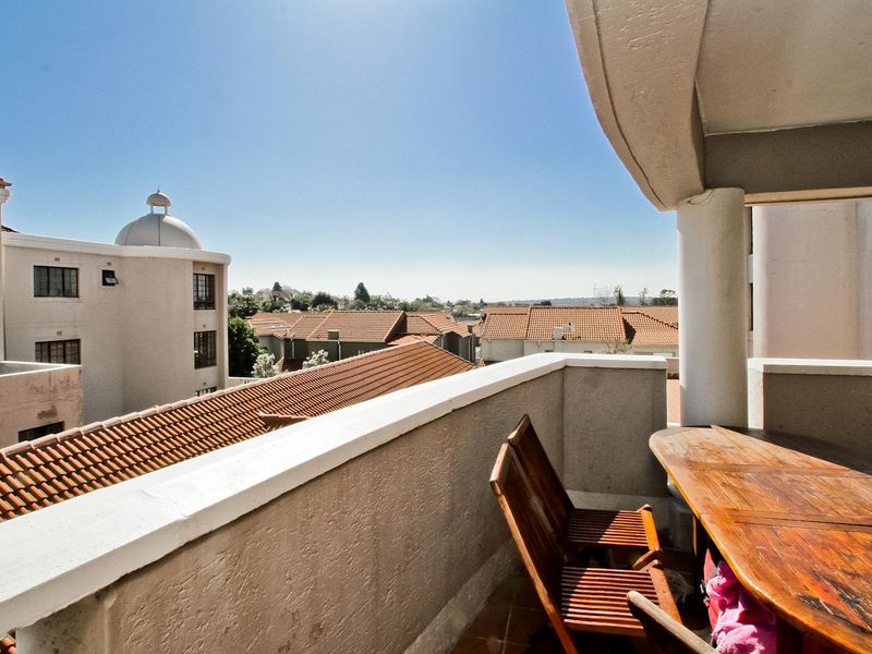 STUNNING 2 BED APARTMENT - Photo 8