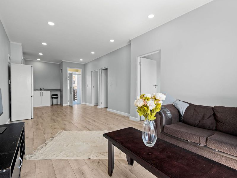 FOR SALE  |  Hillcrest  |  Cotswold Fenns Estate  |  2 Bedroom 2 Bathroom Apartment - Photo 10