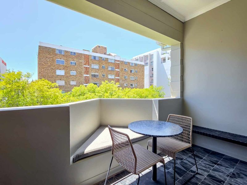 Heritage charm in the heart of Sea Point - Photo 4