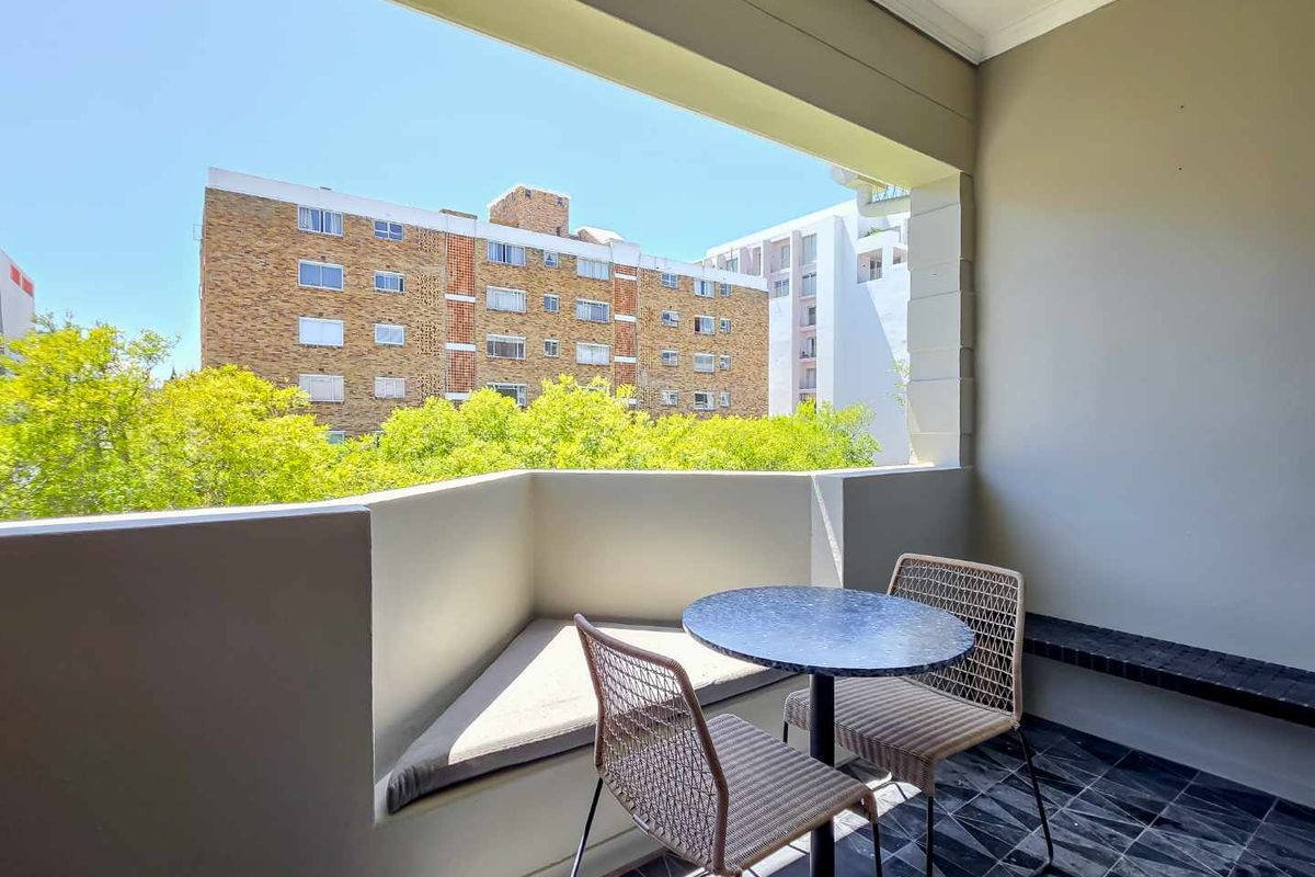 Heritage charm in the heart of Sea Point - Photo 4