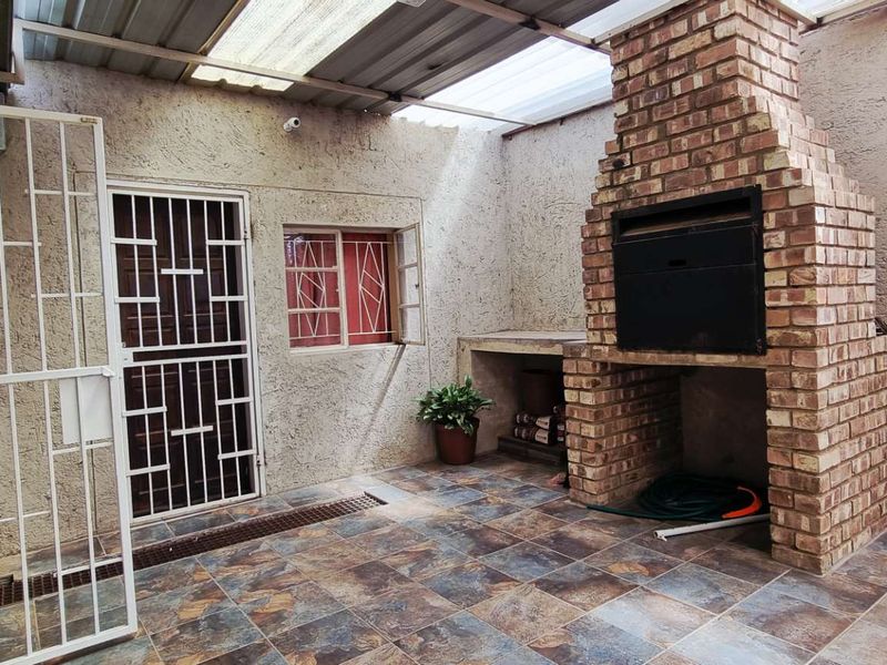 Wanaheda 3 bedroom house with flats - Photo 6