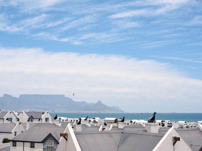 Stunning family home with amazing sea and greenbelt views in the heart of the Big Bay kite surfing paradise - Photo 7