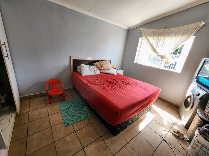 Versatile Dual-Living Property with Great Potential - Photo 8