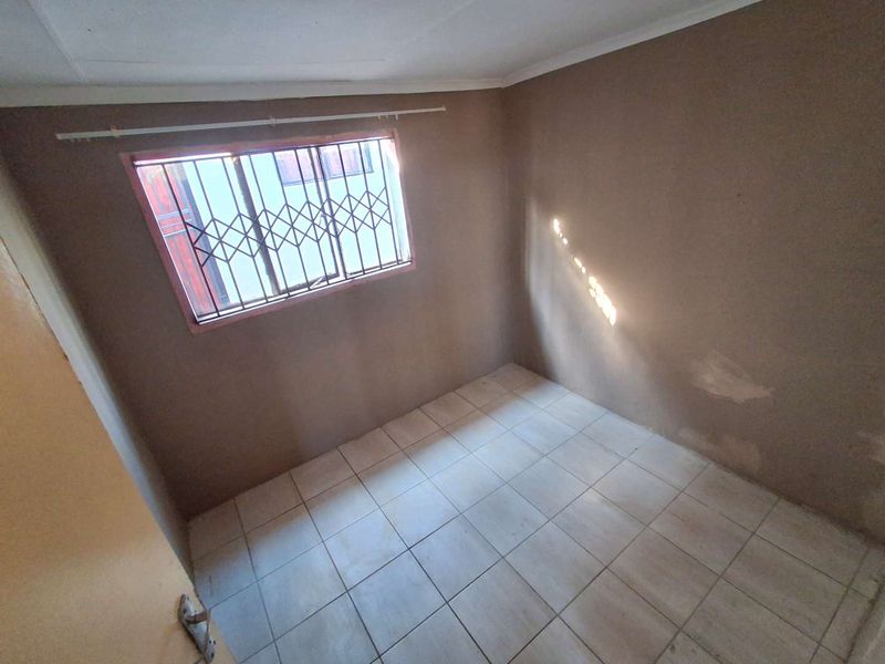 RDP house with 7 outside rooms for sale in Lotus Gardens - Photo 8