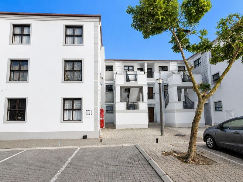 2-Bedroom First Floor Flat in Secure Gated Complex - Photo 8