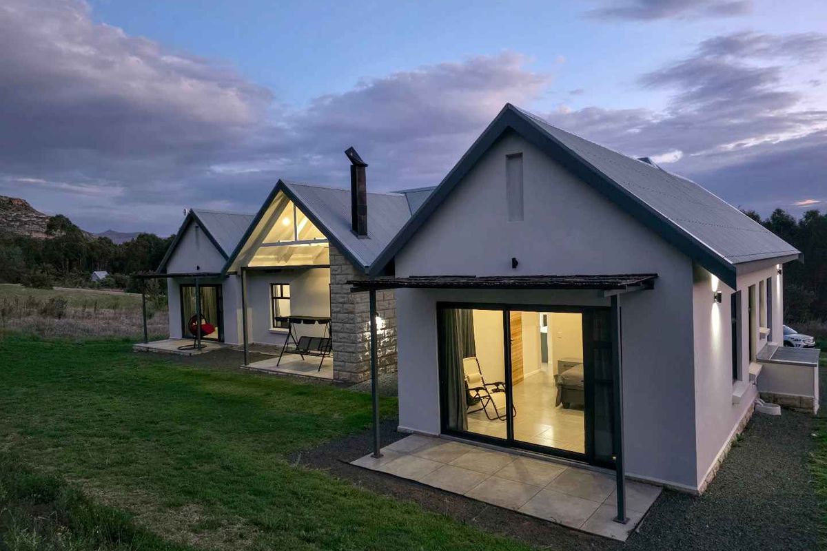 Contemporary Mountain Retreat with Panoramic Views | Clarens Mountain Estate - Photo 2