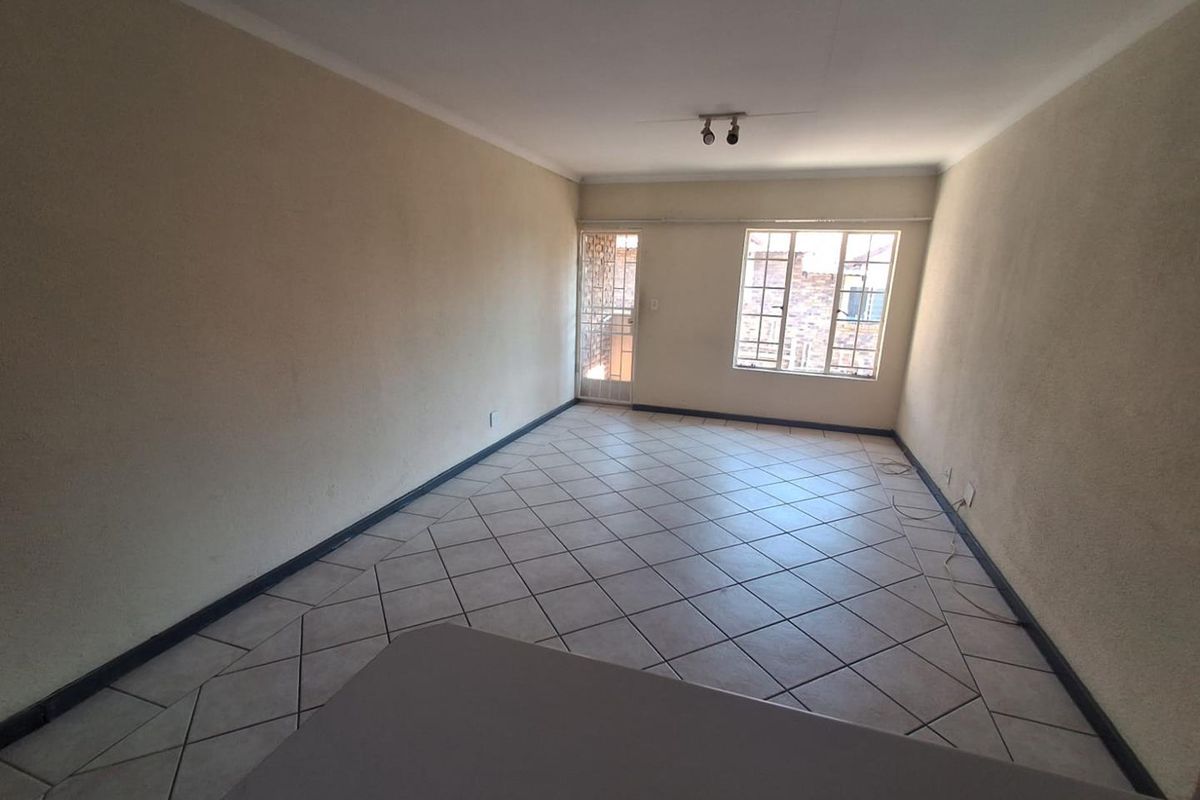 UPSTAIRS UNIT IN VILLA VISTA - GLENVISTA - Photo 4