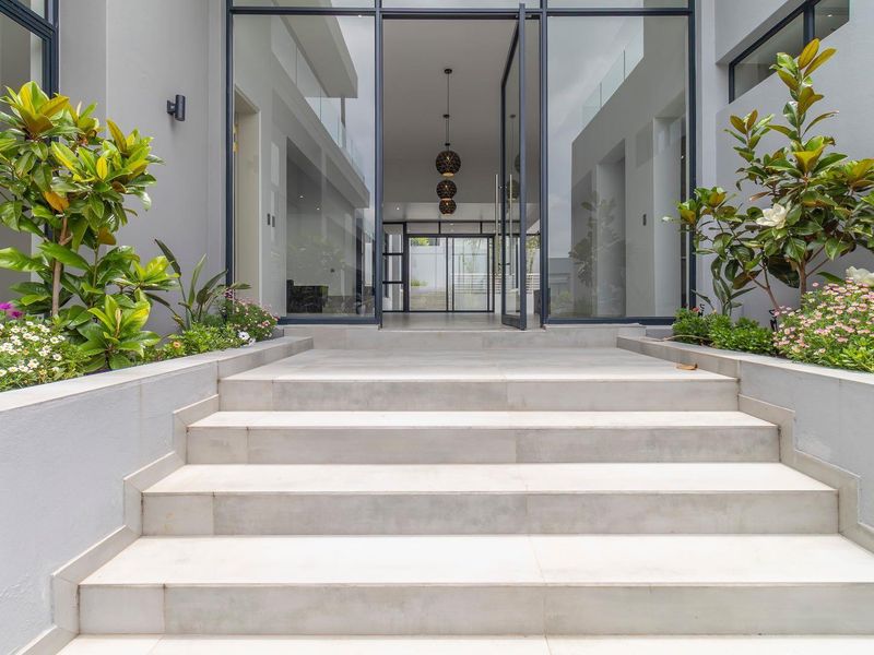 Newly Built Modern Family Home in Waterfall Country Estate - Photo 3