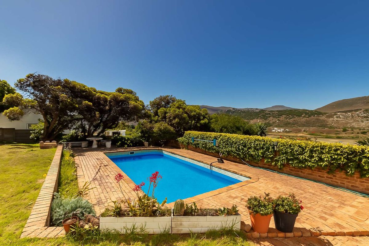 Character-Filled Family Home with Art Deco Flair and Potential - Photo 2