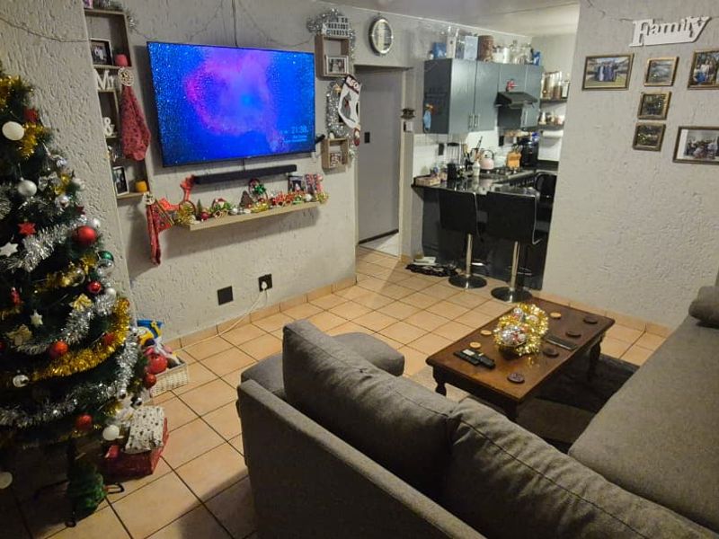 Ground floor modern two bedroom townhouse in Winchester Hills - Photo 6