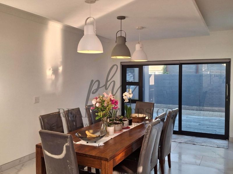 Luxurious Double-Storey Family Home for Sale in Kramersdorf - Photo 4