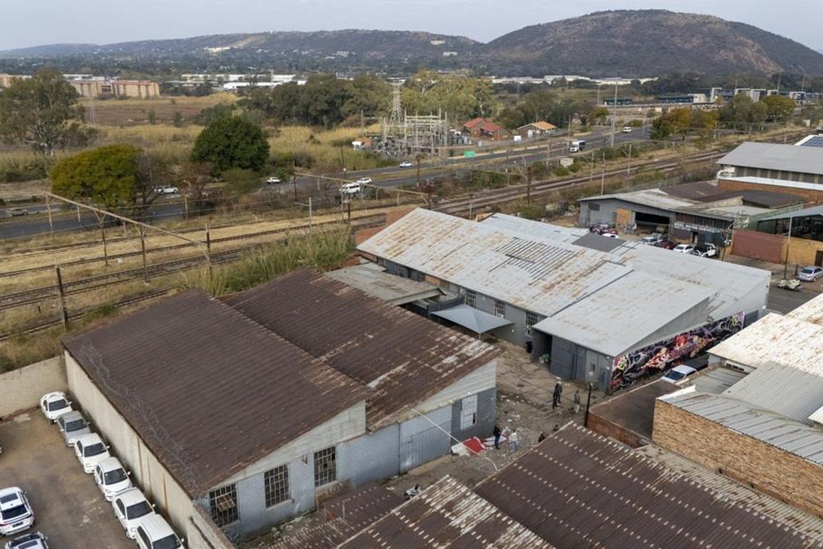 PRIME INDUSTRIAL COMPLEX WITH THREE WORKSHOPS ON CONSOLIDATED STANDS - Photo 2