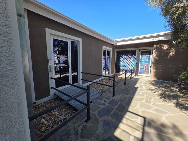 Centrally Located Offices TO LET - Photo 2