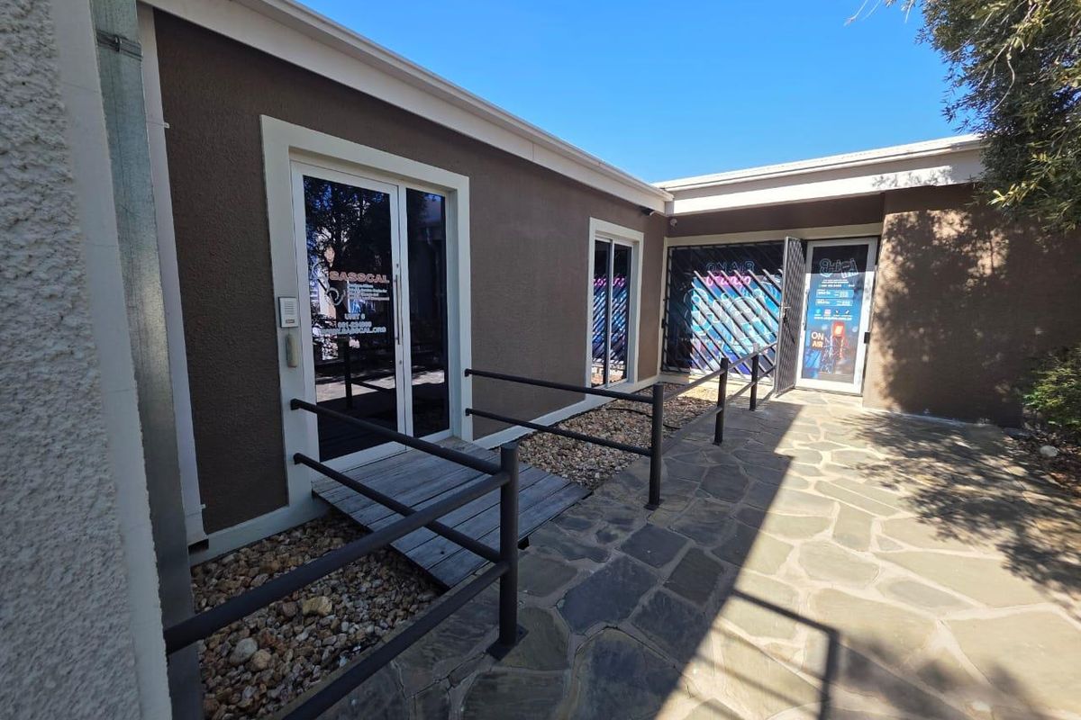 Centrally Located Offices TO LET - Photo 2