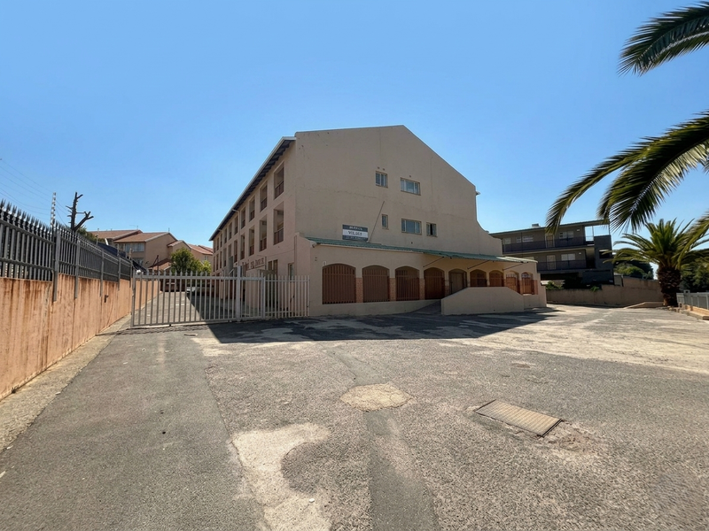 Prime Mixed-Use Investment Asset: High-Yield Complex with Value-Add Upside