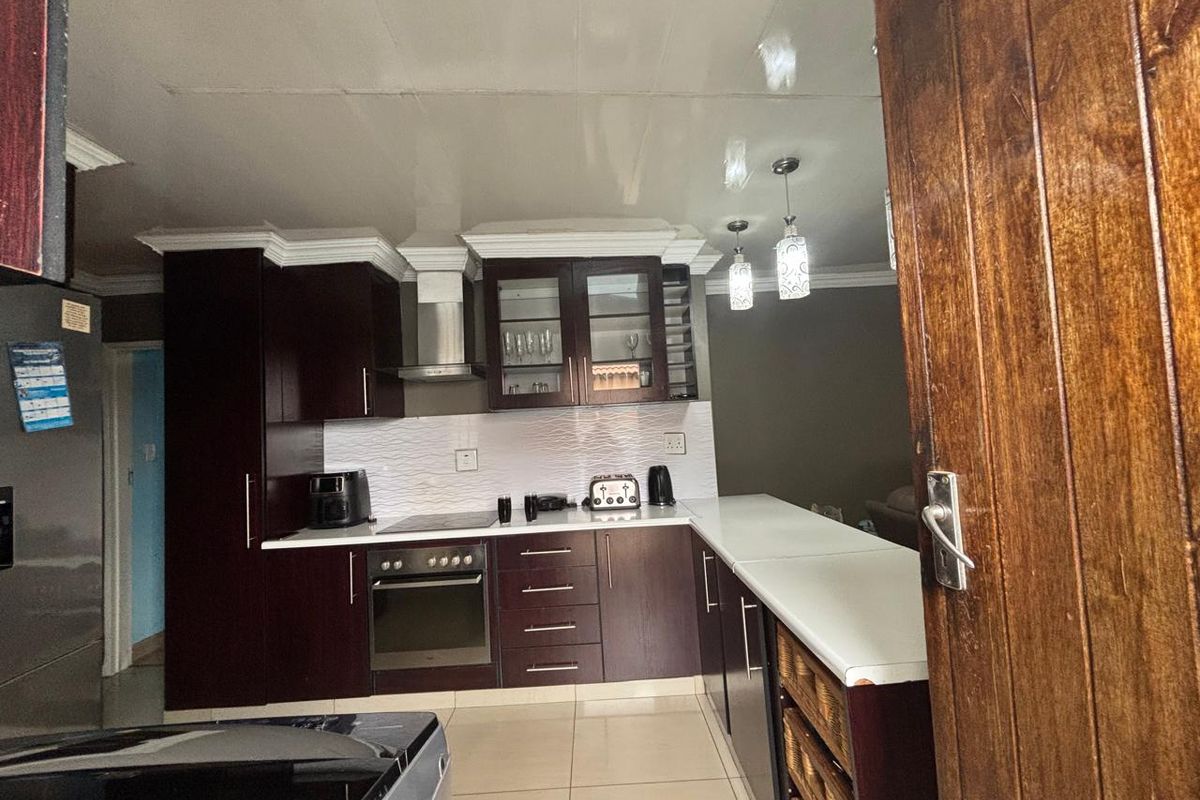 3 Bedroom House for sale in Protea Glen - Photo 4