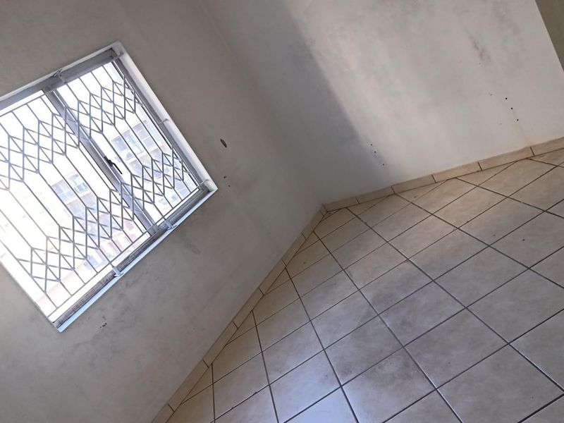 2 Bedroom Flat for sale in Woodhurst - Photo 7