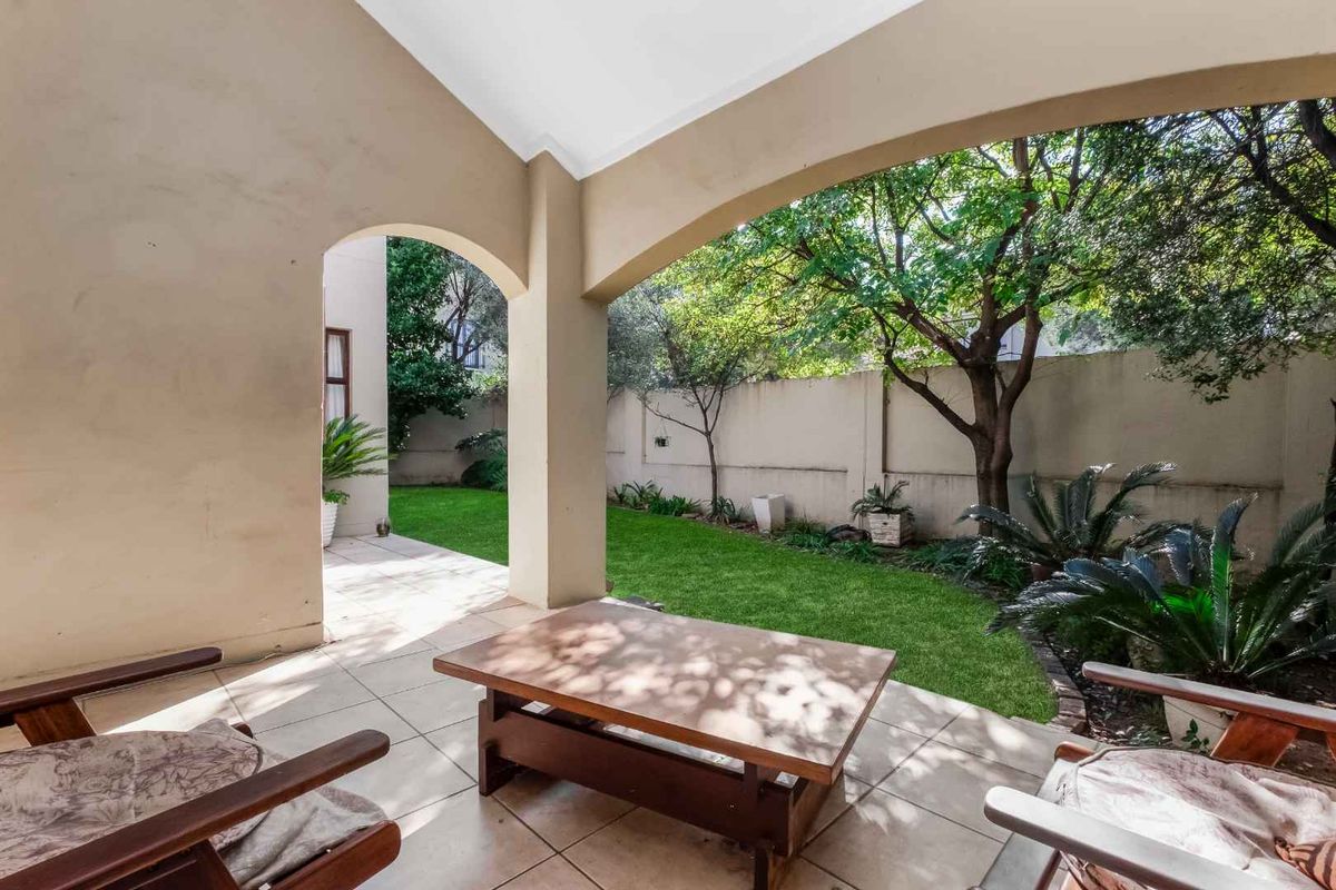 FABULOUS CORNER DUPLEX UNIT IN A SOUGHT-AFTER LIFESTYLE ESTATE, BOASTING LOADS OF NATURAL LIGHT - Photo 2