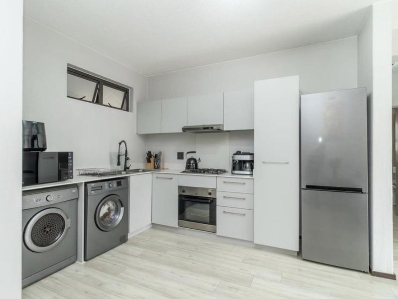 A beautiful 2 Bed 2 bath in broadacres SoHo junction - Photo 8